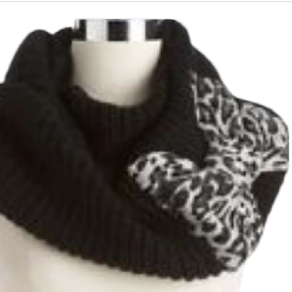 Betsey Johnson Black & White Bow Nanza Infinity Scarf Sequin Accent NEW